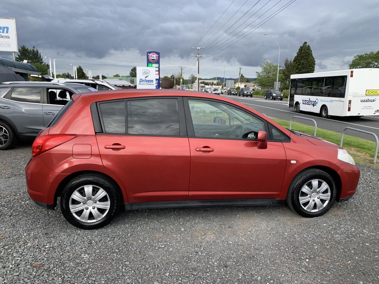 2004 Nissan Tiida