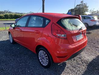 2011 Ford Fiesta - Thumbnail