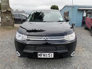 2014 Mitsubishi Outlander - Thumbnail