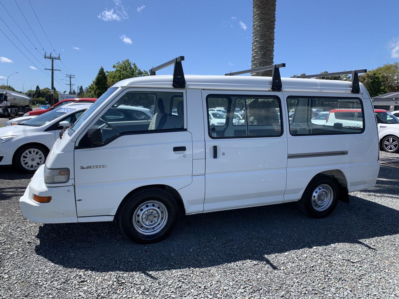 2012 Mitsubishi L300