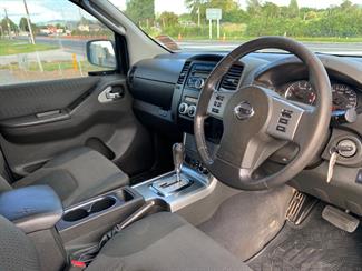 2010 Nissan Navara - Thumbnail